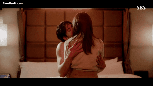 김세정 드라마 베드씬 이미지 #3