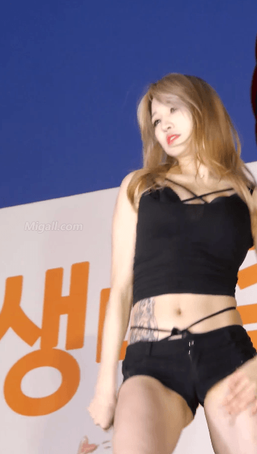 엉밑살 적나라하게 보이는 댄스팀 이미지 #2