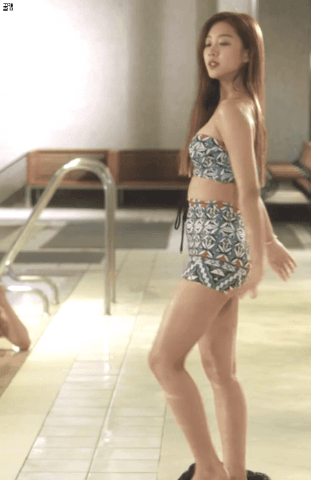 조보아 수영복 몸매 레전드 이미지 #3