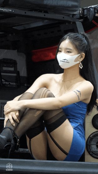 스타킹 올이 제대로 나간 모터쇼 모델 이미지 #2