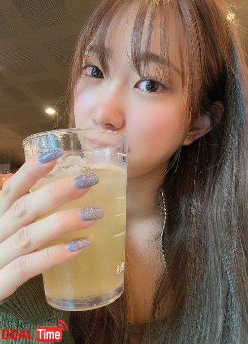 한국에서 간장게장 먹는 AV배우 이미지 #3