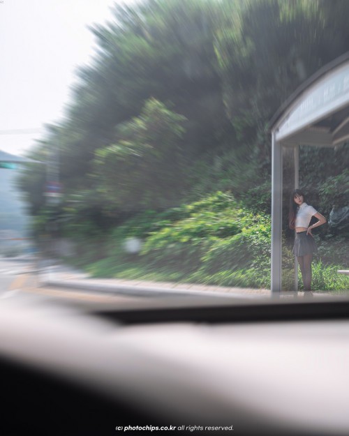 정거장에 서 있는 여자 태워?? 말어?? 이미지 #2