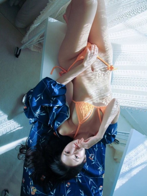 주빈 주황 형광 비키니 핫바디 이미지 #4