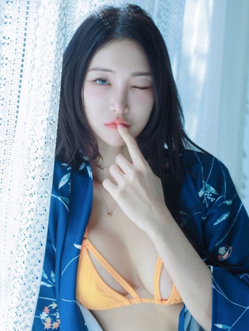 주빈 주황 형광 비키니 핫바디 이미지 #11