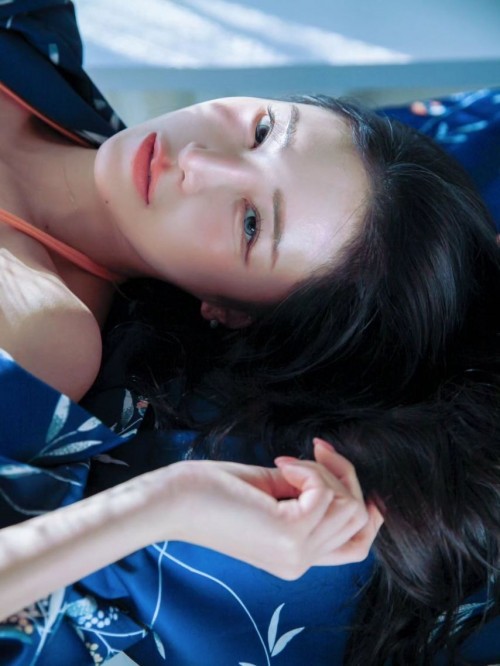 주빈 주황 형광 비키니 핫바디 이미지 #14