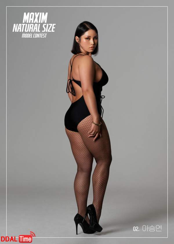 내추럴 사이즈 모델 뒤태 이미지 #2