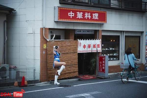 중국 전통 복장을 착용하고 일하는 중국집 눈나 이미지 #4