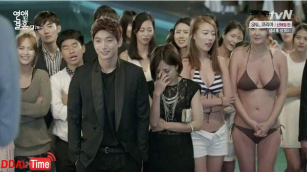 시선 강탈 오지는 비키니 단역 배우 이미지 #1