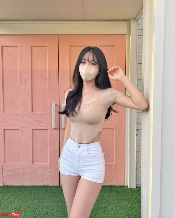 뒷태 옆태가 예술인 누나 이미지 #3