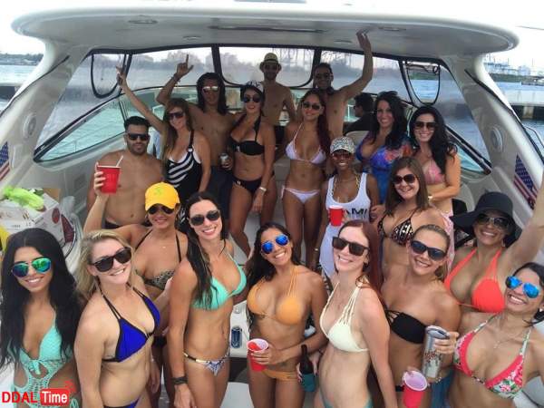 호불호 갈리는 해변 파티 이미지 #2