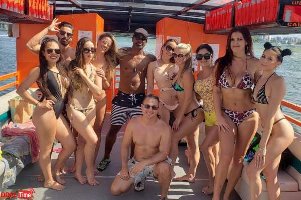 호불호 갈리는 해변 파티 이미지 #3