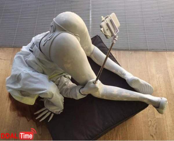 어메이징.. 베를린 비엔날레 출품 조각상 이미지 #1