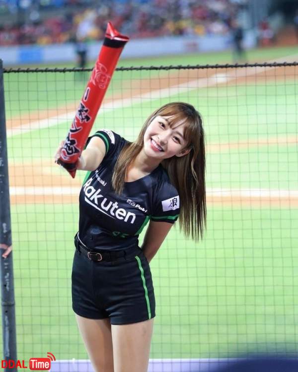 이다혜 치어리더도 한수 접는다는 대만 NO.1 치어리더 이미지 #3