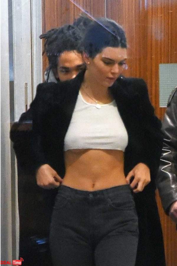 현실적인 적당한 언더붑 패션 이미지 #2