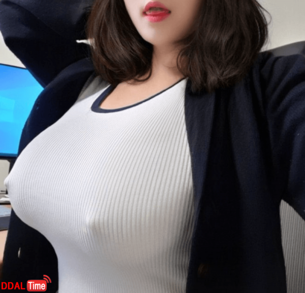 브라를 깜빡하고 출근 이미지 #1