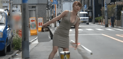 택시 잡는 그녀 이미지 #1